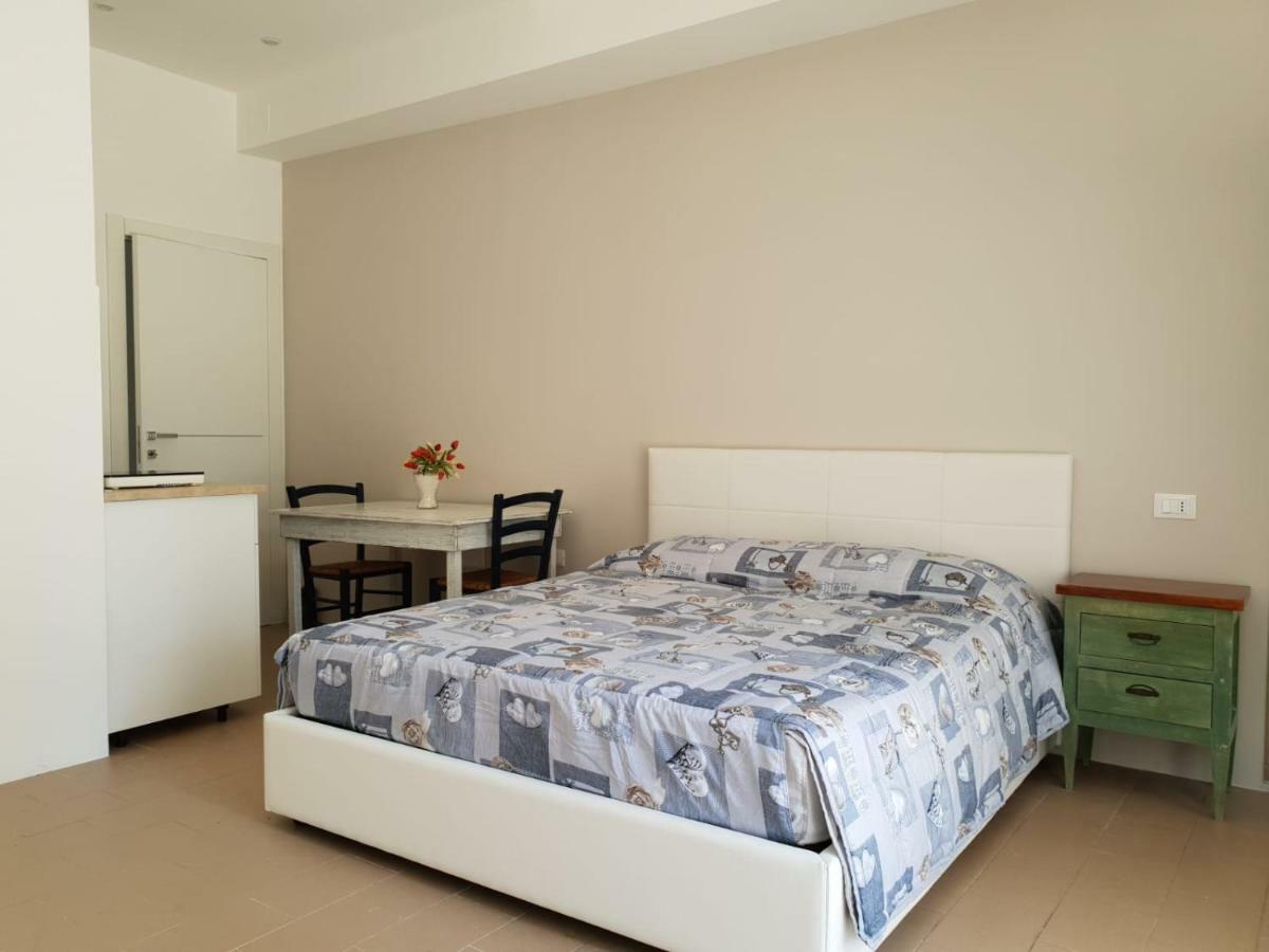 Monolocali B&B Santa Maria Apparente Civitanova Marche Exterior foto
